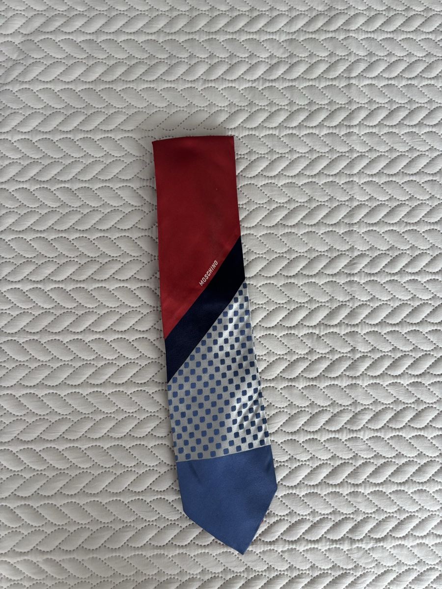 Moschino Cravatte: Moschino Tie Silk 100% NP: 150.- – Nuovo (secondo la descrizione) da Horgen venduto da lme_8kj7