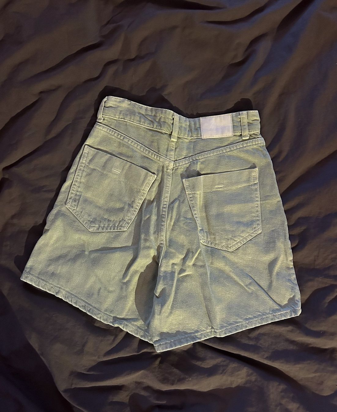 Zara Pantaloni: Shorts – Usato da Oberurnen venduto da carinalobnig 1