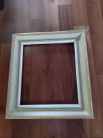 Bilderrahmen hellbeige mit Gebrauchsspuren, 33.5x36.5cm