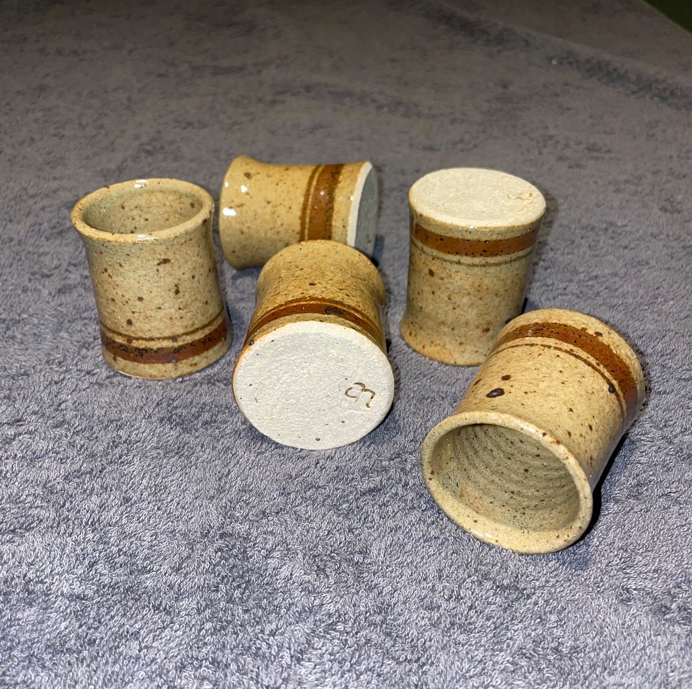 Caraffe: Verres et carafe à liqueur en grès – Nuovo (secondo la descrizione) da Genève venduto da flocon06 1
