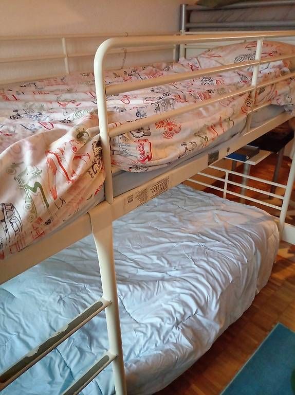 Letti: Letto a castello in ferro con 2 materassi – Usato da Lumino venduto da mie_pk68 1