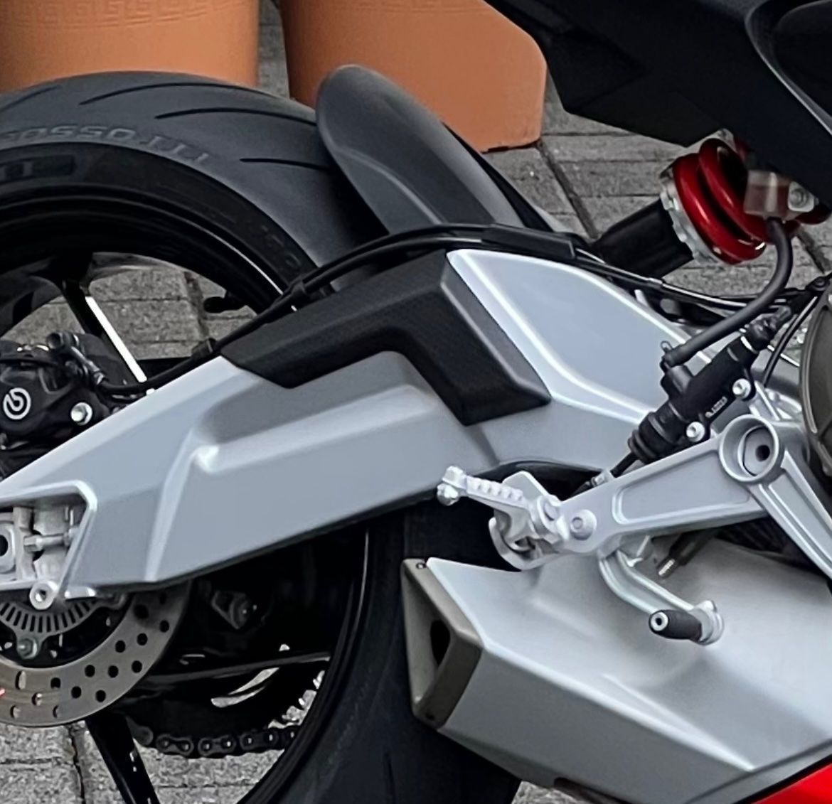 Aprilia Strada: Aprilia RS660 Schwingenschutz – Nuovo e nell'imballaggio originale da Meggen venduto da leupimoto