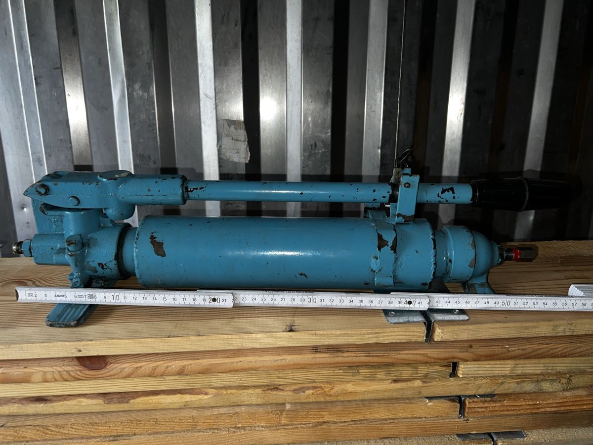 Pompes et pièces: Hydraulik Handpumpe – D'occasion à Wettingen par Wespi4