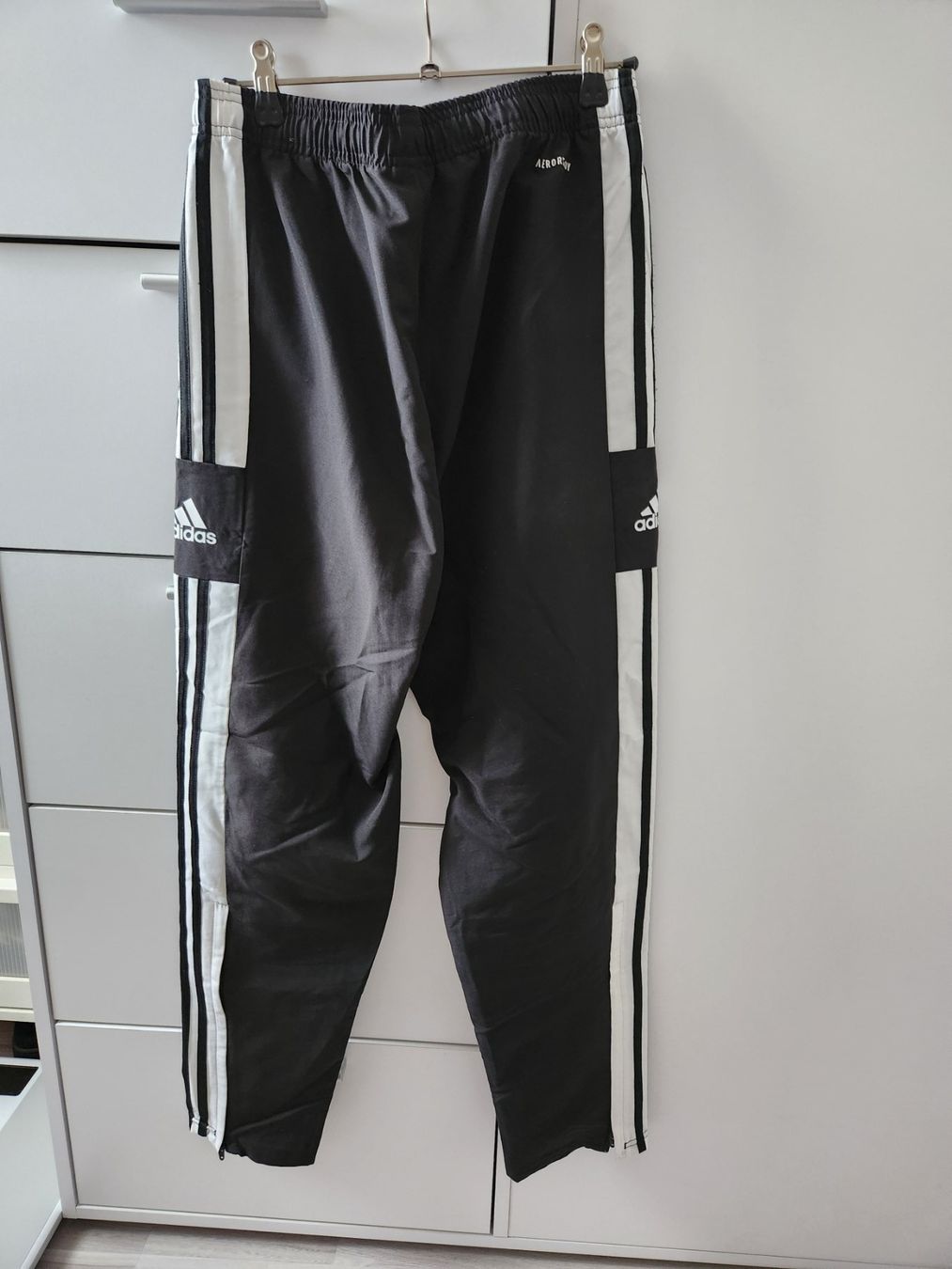 Pantaloni: Adidas Trainingshose, schwarz, Gr. S – Usato da Oftringen venduto da Leleni 1