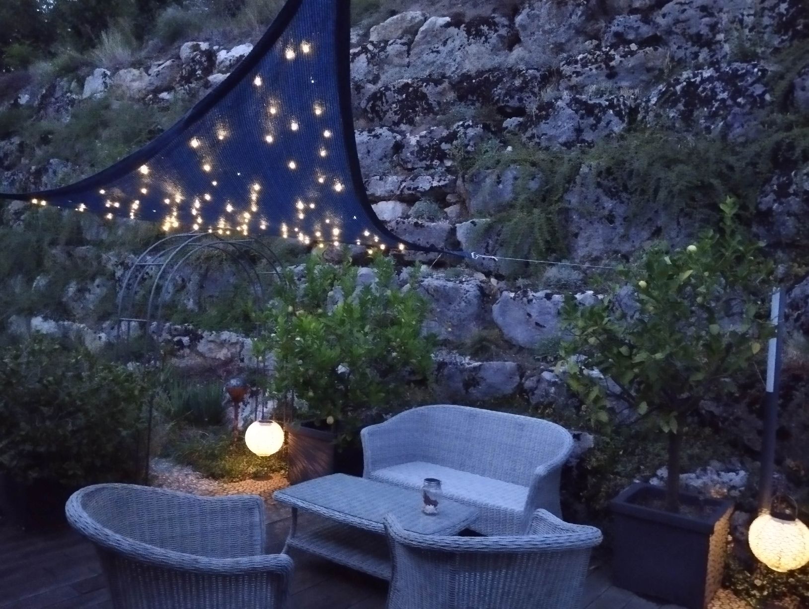Parasols: Sonnensegel mit Solar-Beleuchtung – D'occasion à Mörigen par sigi2572 4
