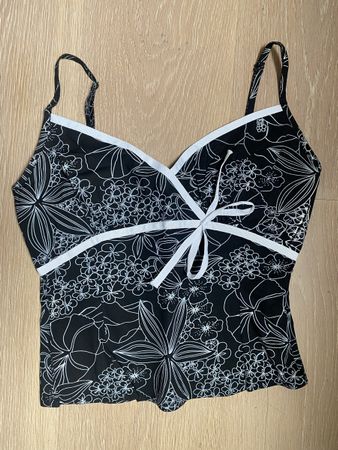 Sommertop Grösse XS schwarz/weiss mit Blumenmuster