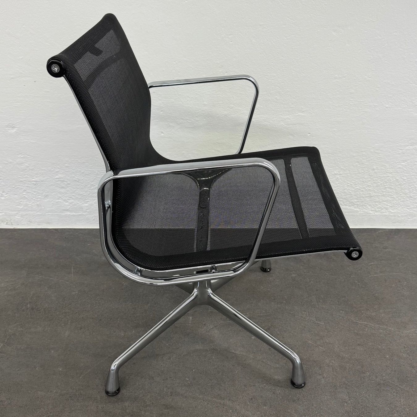 Sedie: Vitra Eames Alu Chair EA108 Netz – Usato da Schönenwerd venduto da mcofficeshop 2