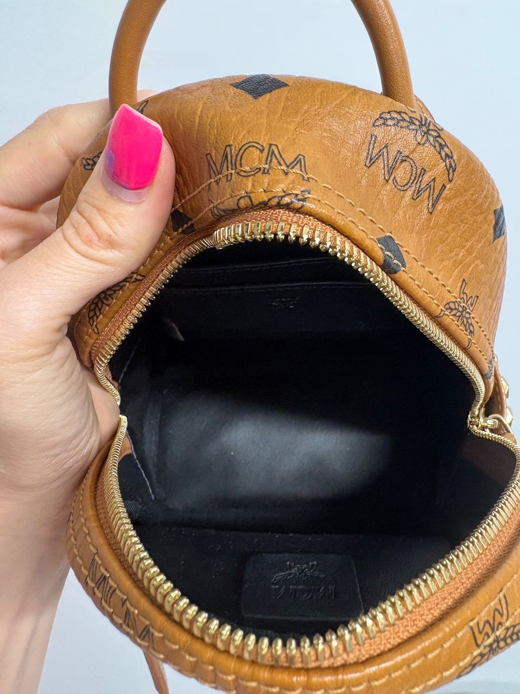 Mcm Borse da donna: MCM X-Mini Stark Bebe Boo Side Studs Rucksack in Cognac – Nuovo (secondo la descrizione) da Regensdorf venduto da secondchancefashion 6