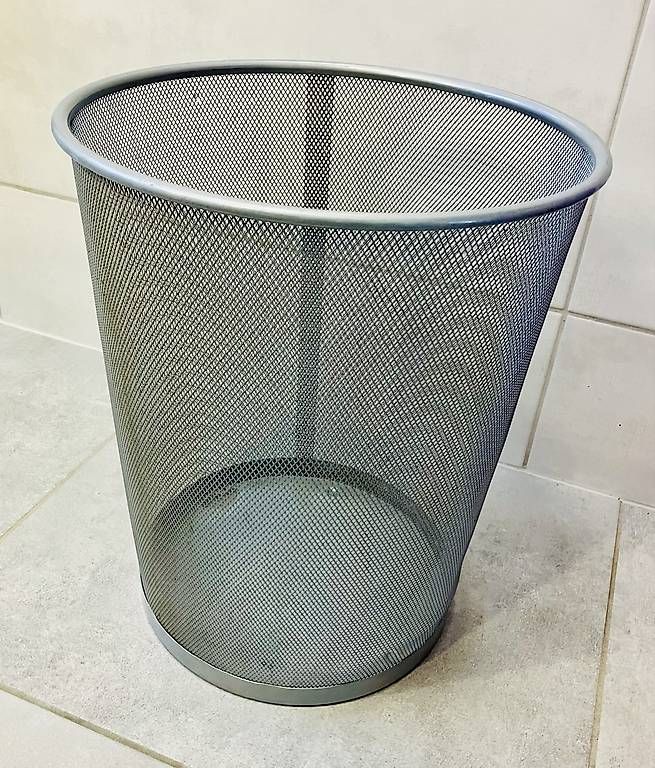 Poubelles: Corbeille à papier – D'occasion à Martigny par avf_w8zf