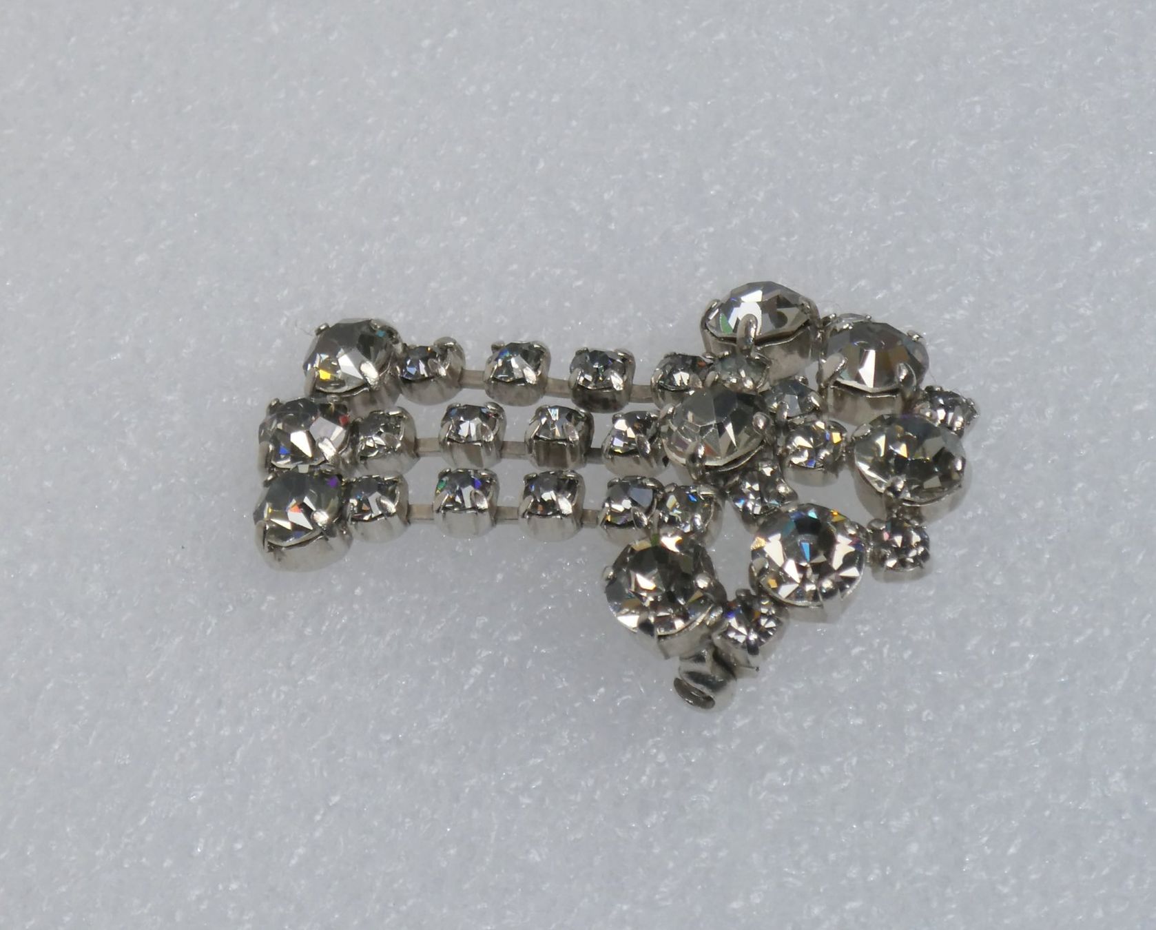 Broches & Aiguilles: Brosche silbern Strasssteine Modeschmuck – D'occasion à Frauenfeld par dhour 1