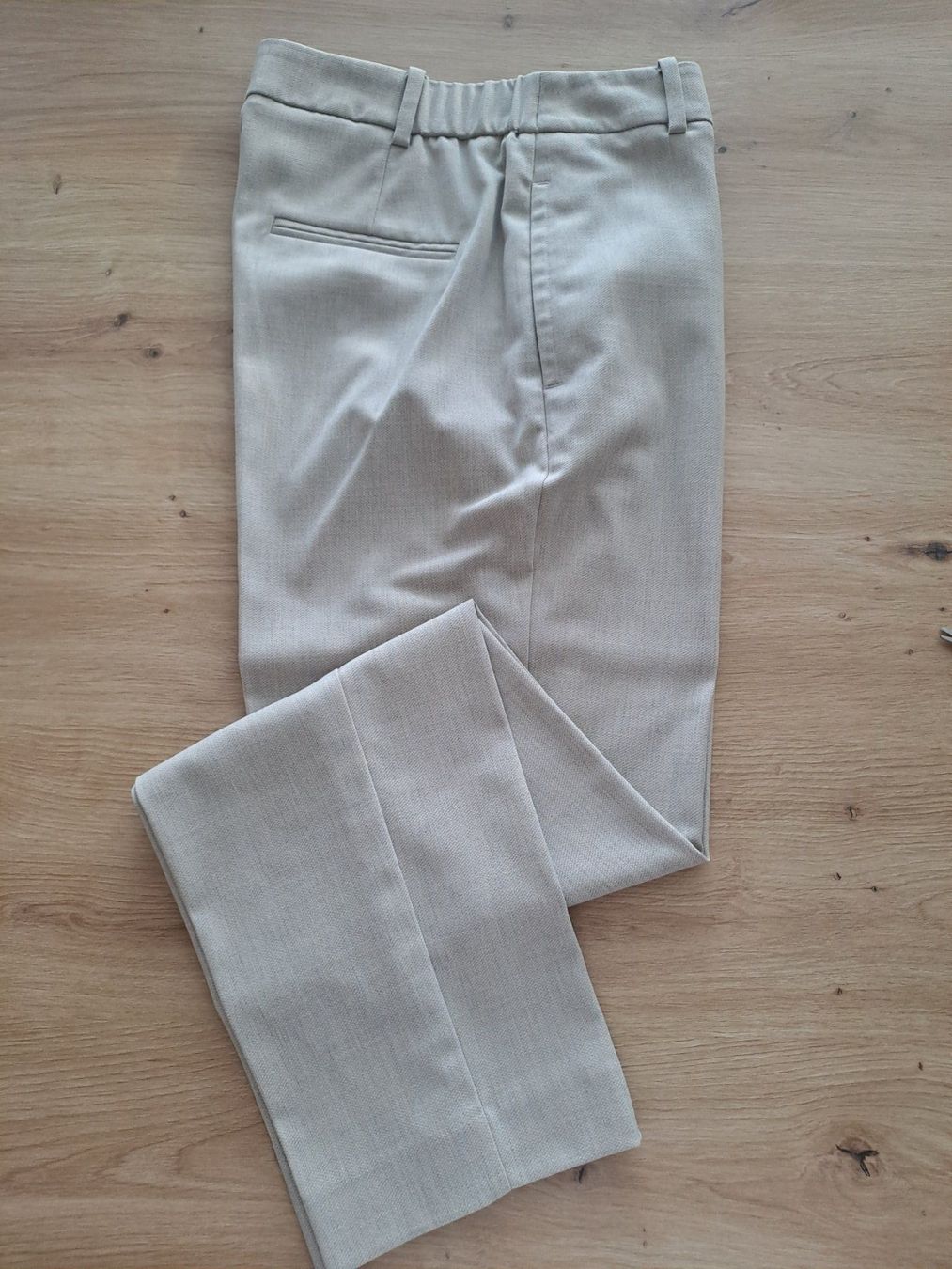 C&A Pantaloni: Bundfalten-Hose beige C&A 36 – Nuovo (secondo la descrizione) da Volketswil venduto da ronbons