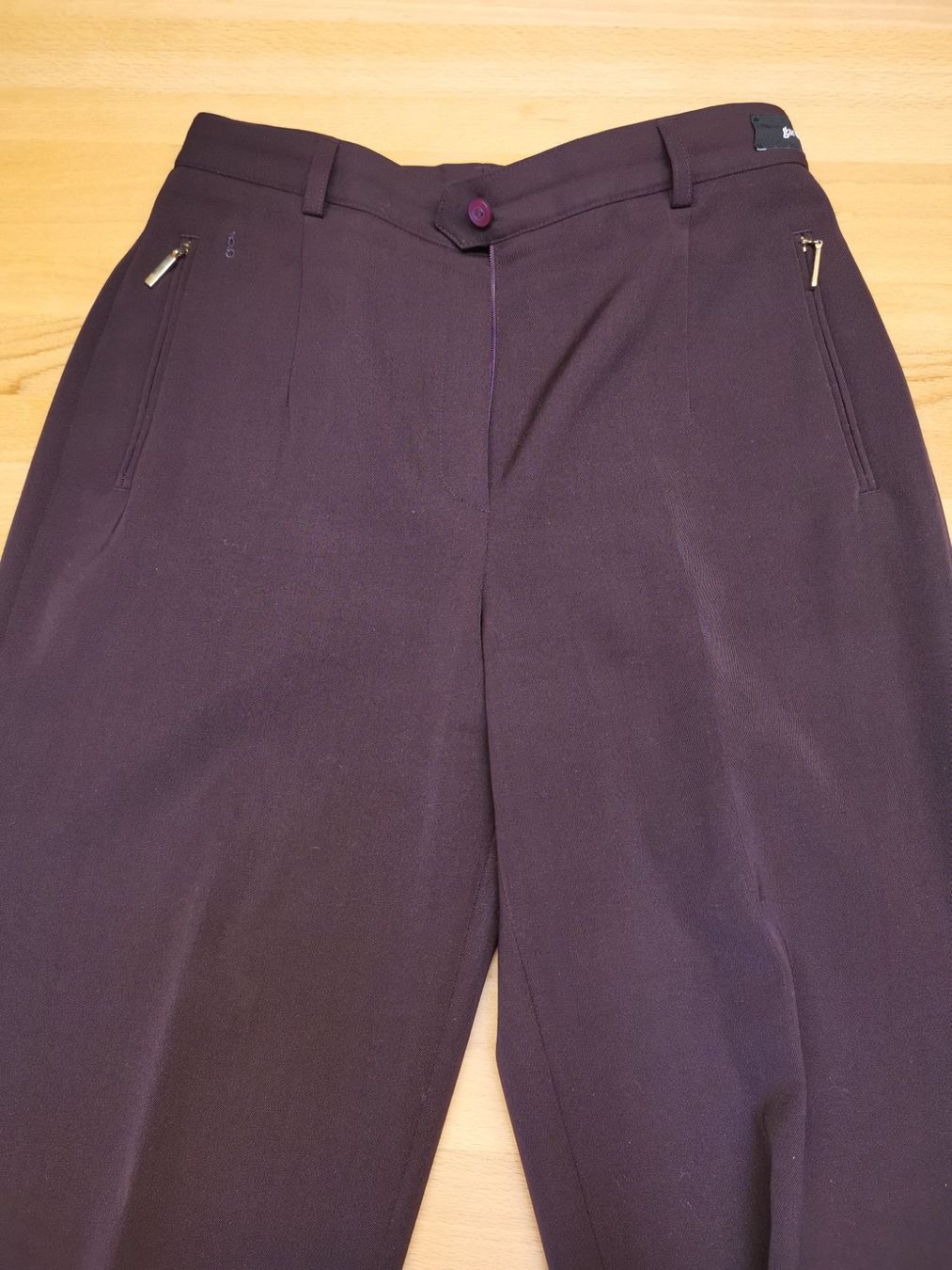 Pantaloni: Damenhose dunkel-bordeau, GARDEUR – Usato da Seuzach venduto da NaehdesignMirjam 7