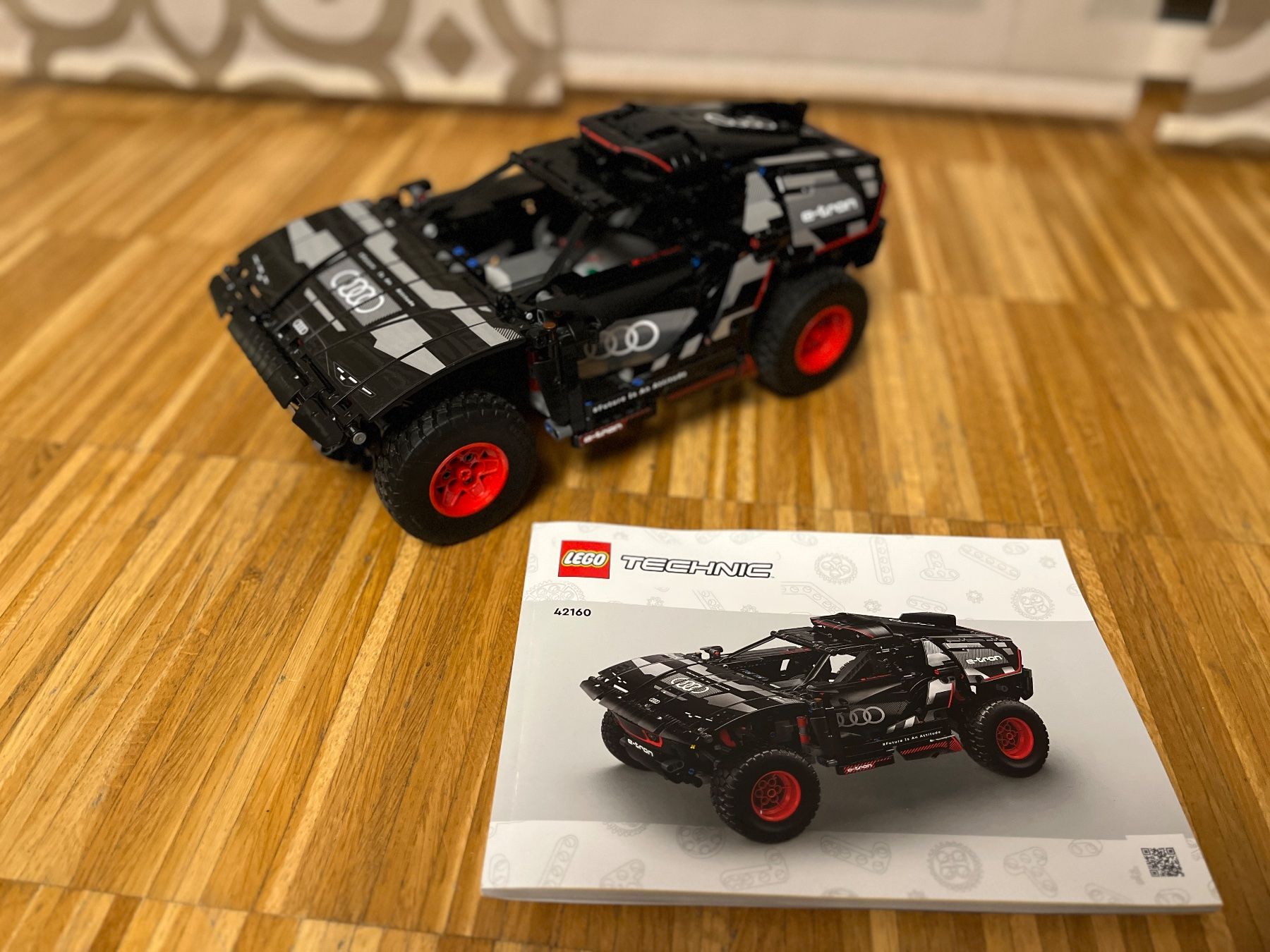 Lego Baukästen: Lego Technic Audi e-tron mit manual – Gebraucht aus Zürich von Vertrider 1