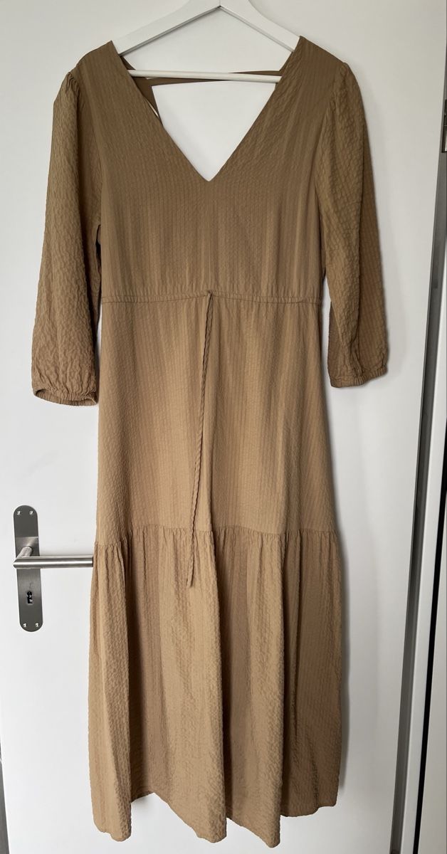Manor Kleider: Kleid beige Grösse M Midikleid mit V-Ausschnitt – Neu (gemäss Beschreibung) aus Freienwil von Eggice2994