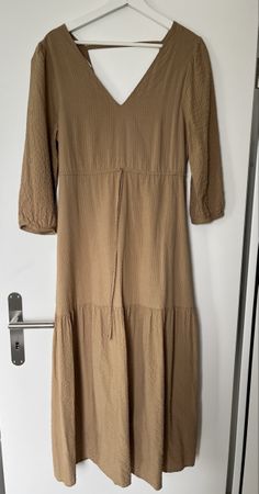 Kleid beige Grösse M Midikleid mit V-Ausschnitt