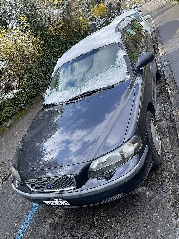 Automobili: Volvo V70 2.4 T AWD – Usato da Liebefeld venduto da Adrianl0 1