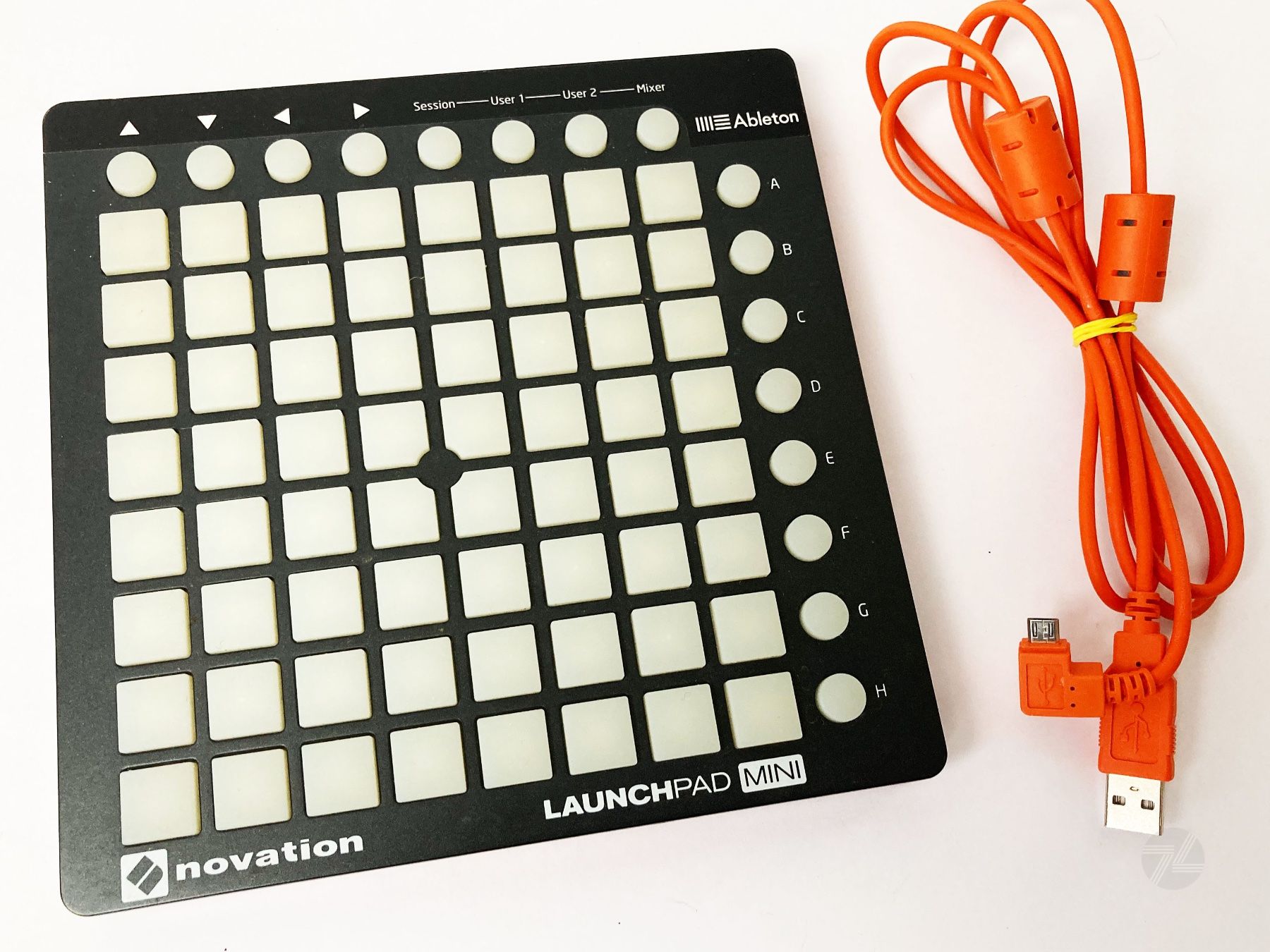 Novation Musikinstrumente: Novation Launchpad Mini MKI Controller Pad USB – Gebraucht aus Wetzikon ZH von cyan74