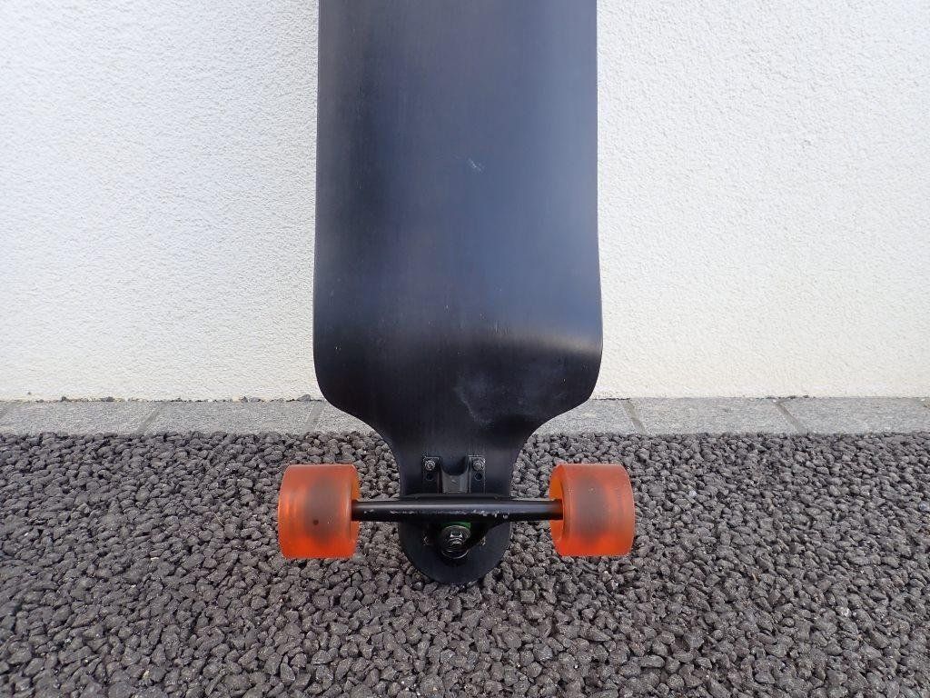 Skateboards: Longboard KTS 01 Black mit orangen Rollen – Usato da Galgenen venduto da Marc98 9