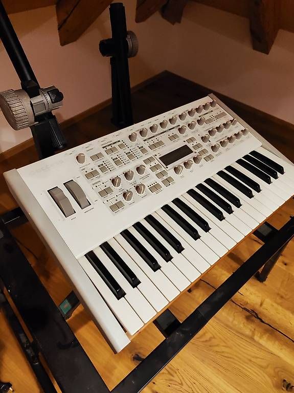 Strumenti musicali: Access Virus TI Polar weiss Synth, Keyboard – Usato da Oberbüren venduto da GrowSystemAG 1