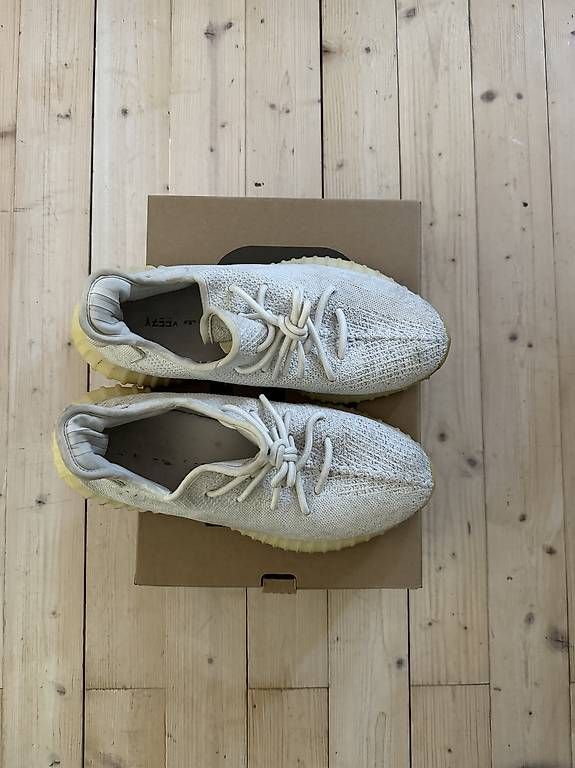 Herrenschuhe: Yeezy cream 44 EU – Gebraucht aus Riva San Vitale von gab_6qhv 1