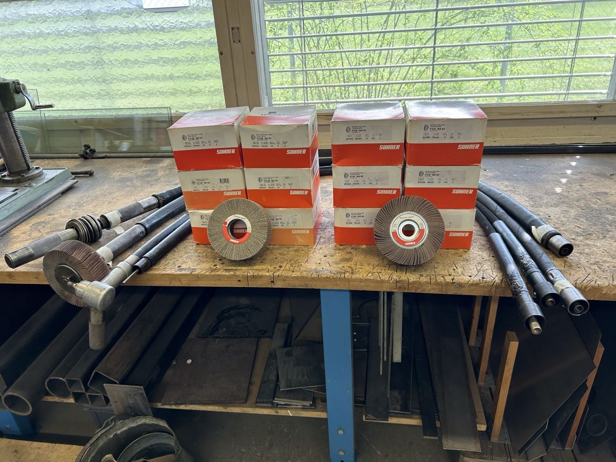 Suhner Alle Maschinen: Suhner DKM5 viel Zubehör – Gebraucht aus Olten von Gwindel 5