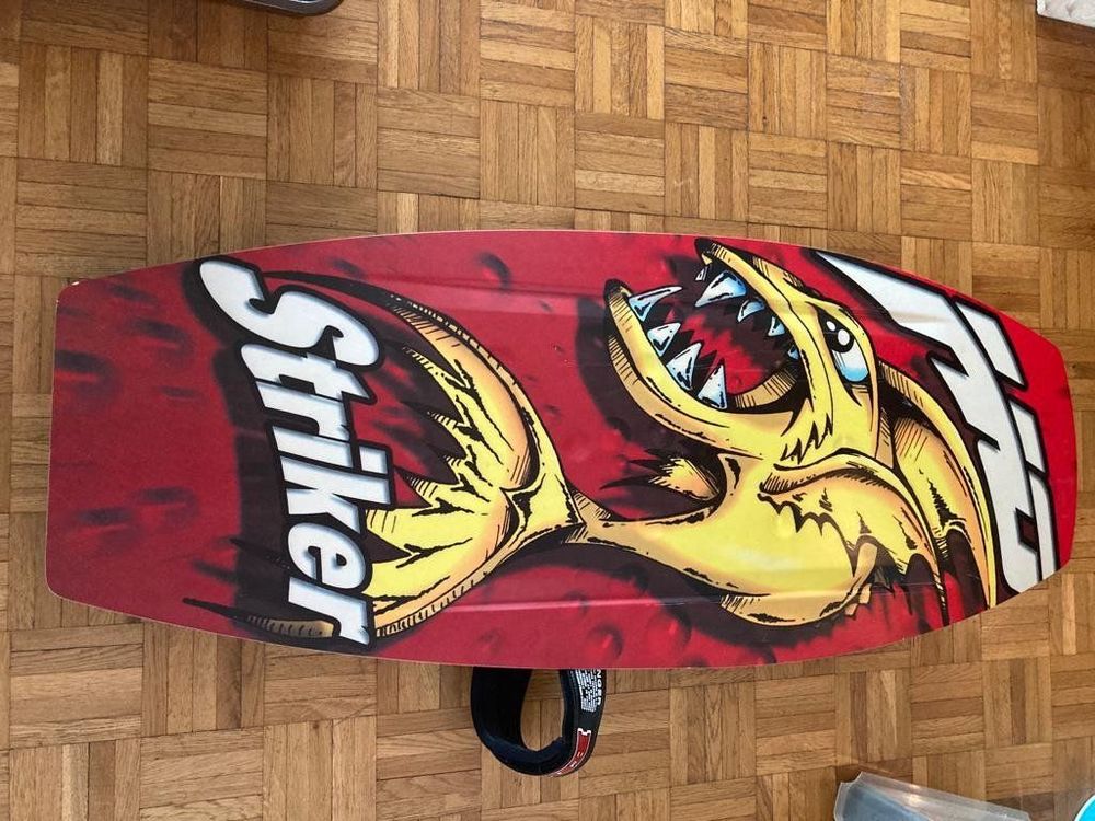 Kneeboard / Kniebrett Striker HO Kaufen auf Ricardo