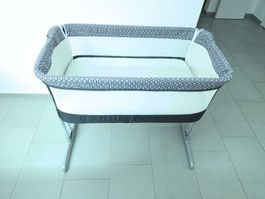 Beistellbett Babybett grau weiss neuwertiger Zustand