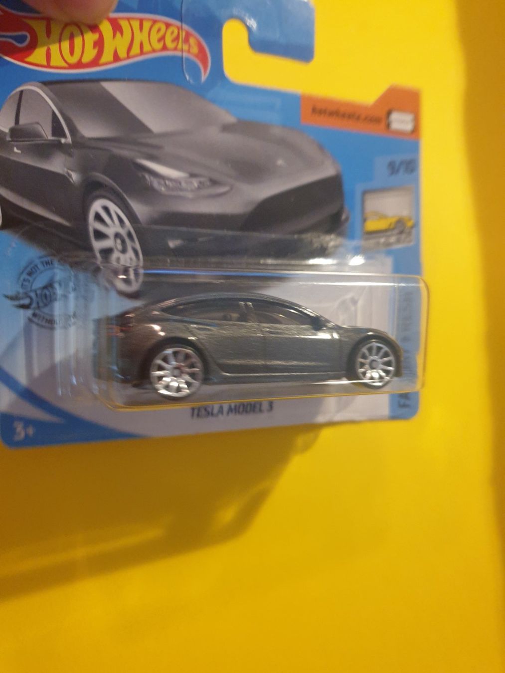 Hot Wheels Modellini d'auto: Hot Wheels TESLA MODEL 3 – Nuovo e nell'imballaggio originale da Oftringen venduto da Rotor 3