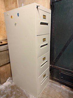 Armadi: Armoire métallique à 4 tiroirs – Usato da Fribourg venduto da dryc-1700