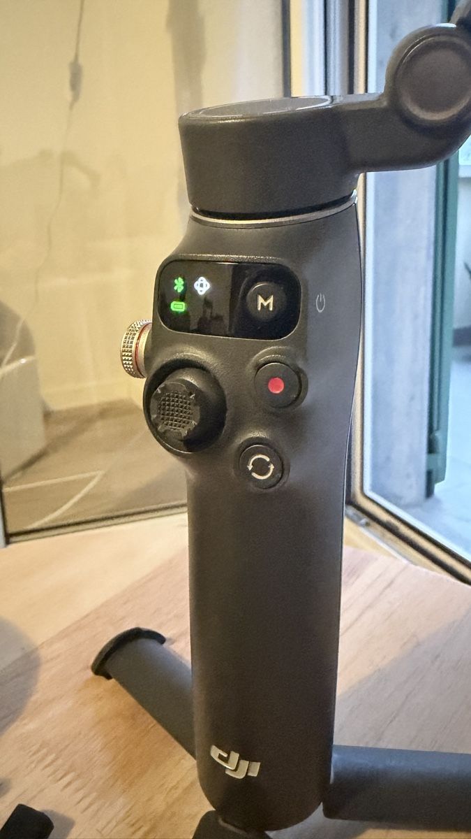 DJI Autres articles bureau & commerces: DJI Osmo Mobile 8 Gimbal Stabilizer – Neuf (Voir description) à Rüti ZH par rohey1202 1