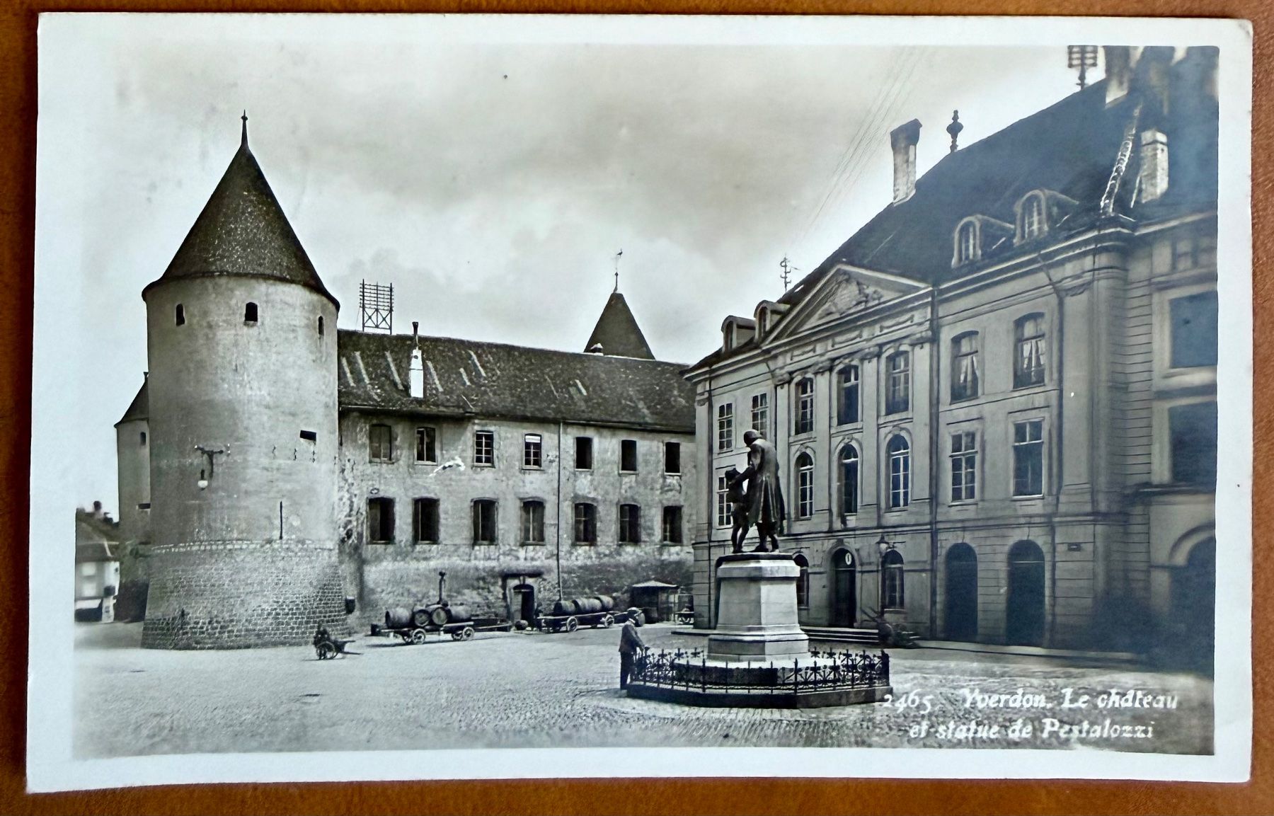 Ansichtskarten: Yverdon - Le château - Animée. 1930 – Gebraucht aus Lutry von Ediego