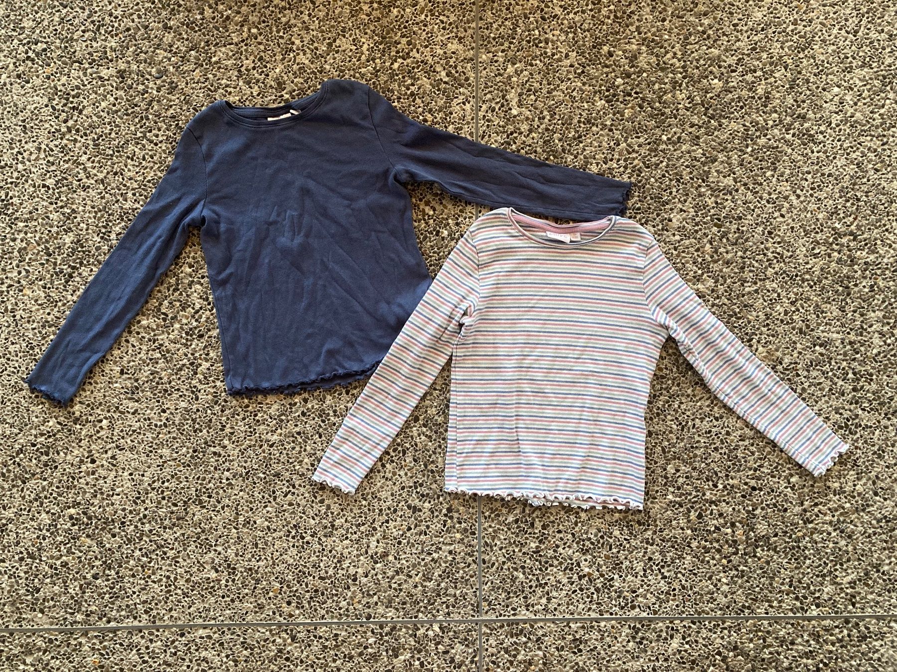Maglioni & Felpe: 2er Set Langarmshirt, Gr. 134 – Usato da Aetingen venduto da Nadinsky