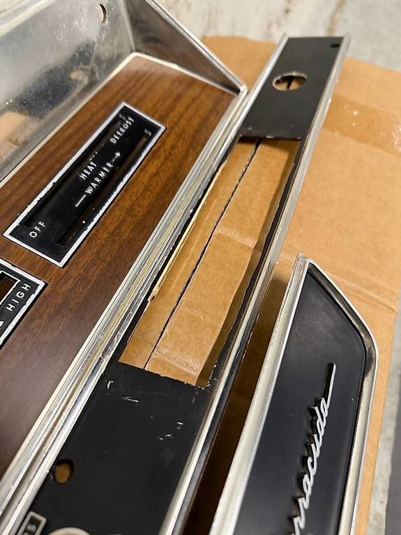Mopar Tutti pezzi di ricambio auto: Plymouth Dodge Barracuda Dash Bezel – Usato da Winterthur venduto da Calculating.Infinity 4