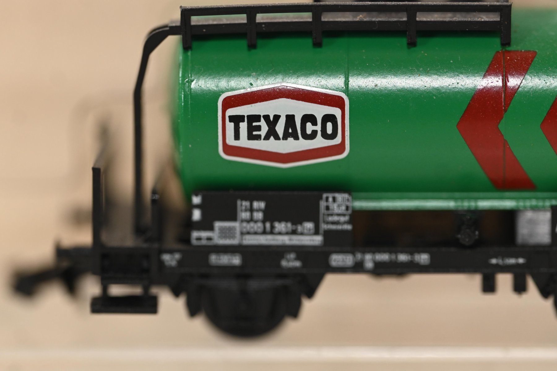 Trix Modellini di ferrovie: Minitrix Kesselwagen  Shell/Texaco Spur N mit OVP – Usato da Laupen ZH venduto da Zmoewe 4