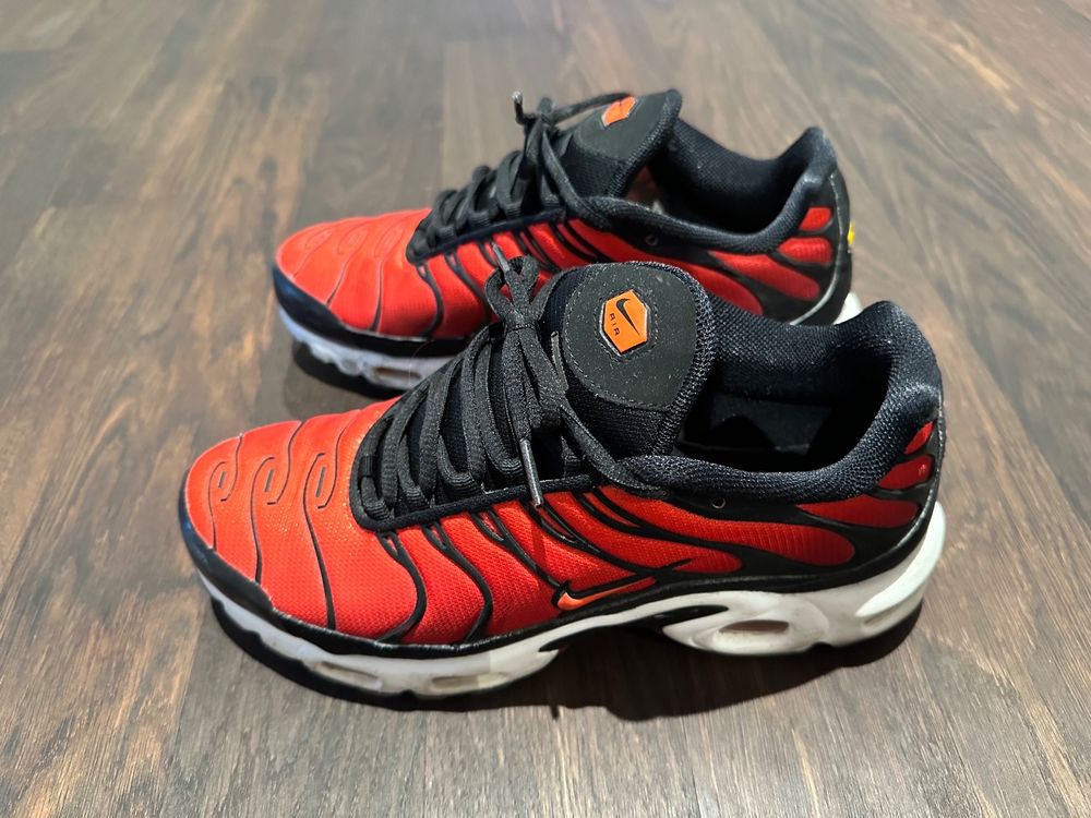 nike tn team red