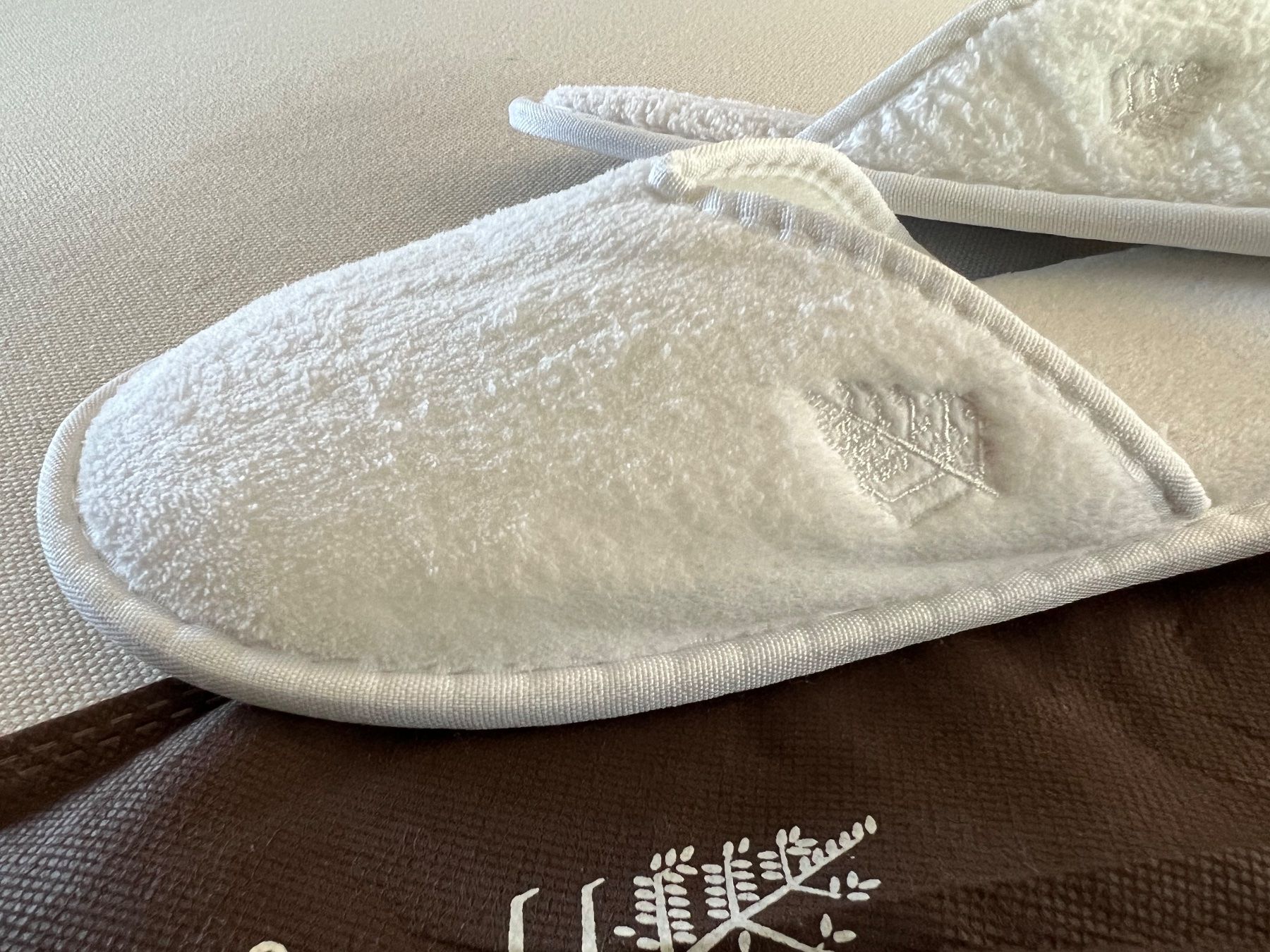 Scarpe da uomo: Finken Slippers weiss Grösse M – Nuovo e nell'imballaggio originale da Altendorf venduto da wqv_97 1