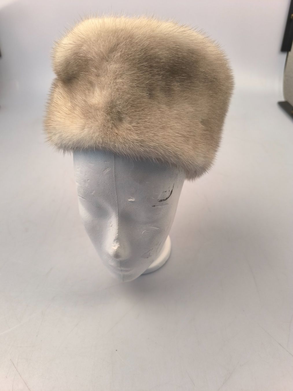 Chapeaux, bonnets & casquettes: Pelzmütze beige – D'occasion à Rüti ZH par Restwert_Rueti_ZH 1
