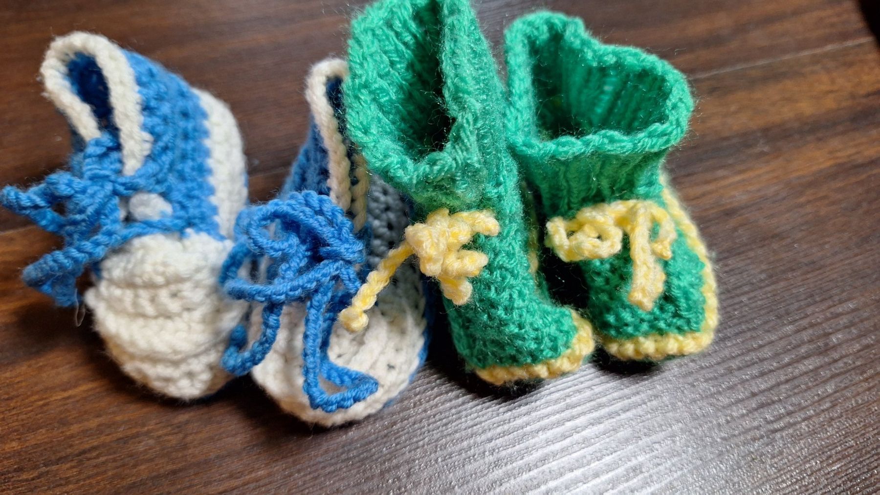 Schuhe für Jungen: Neue gehäkelte Babyschuhe, new born – Neu und originalverpackt aus Wichtrach von Elenagonzi 1