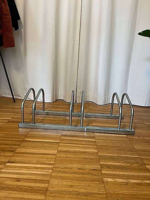 Cavalletti per biciclette: Veloständer Metall – Usato da Luzern venduto da rem_p5j8 1