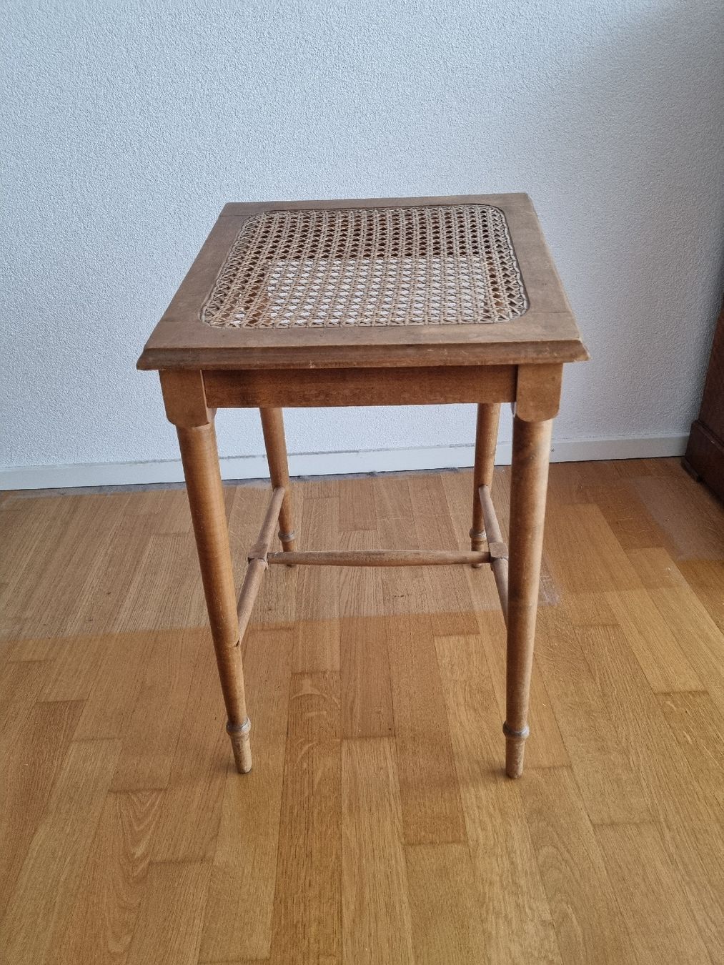 Strumenti musicali: Antikes Harmonium mit Stuhl – Usato da Abtwil SG venduto da danikari 4