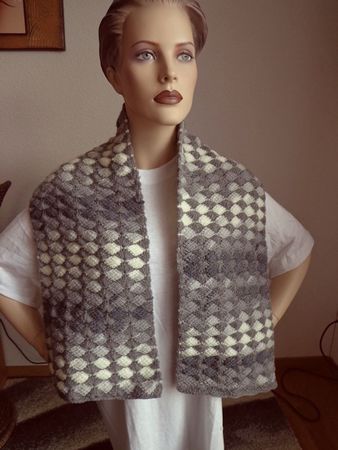 SCHAL UNISEX HANDGEHÄKELT