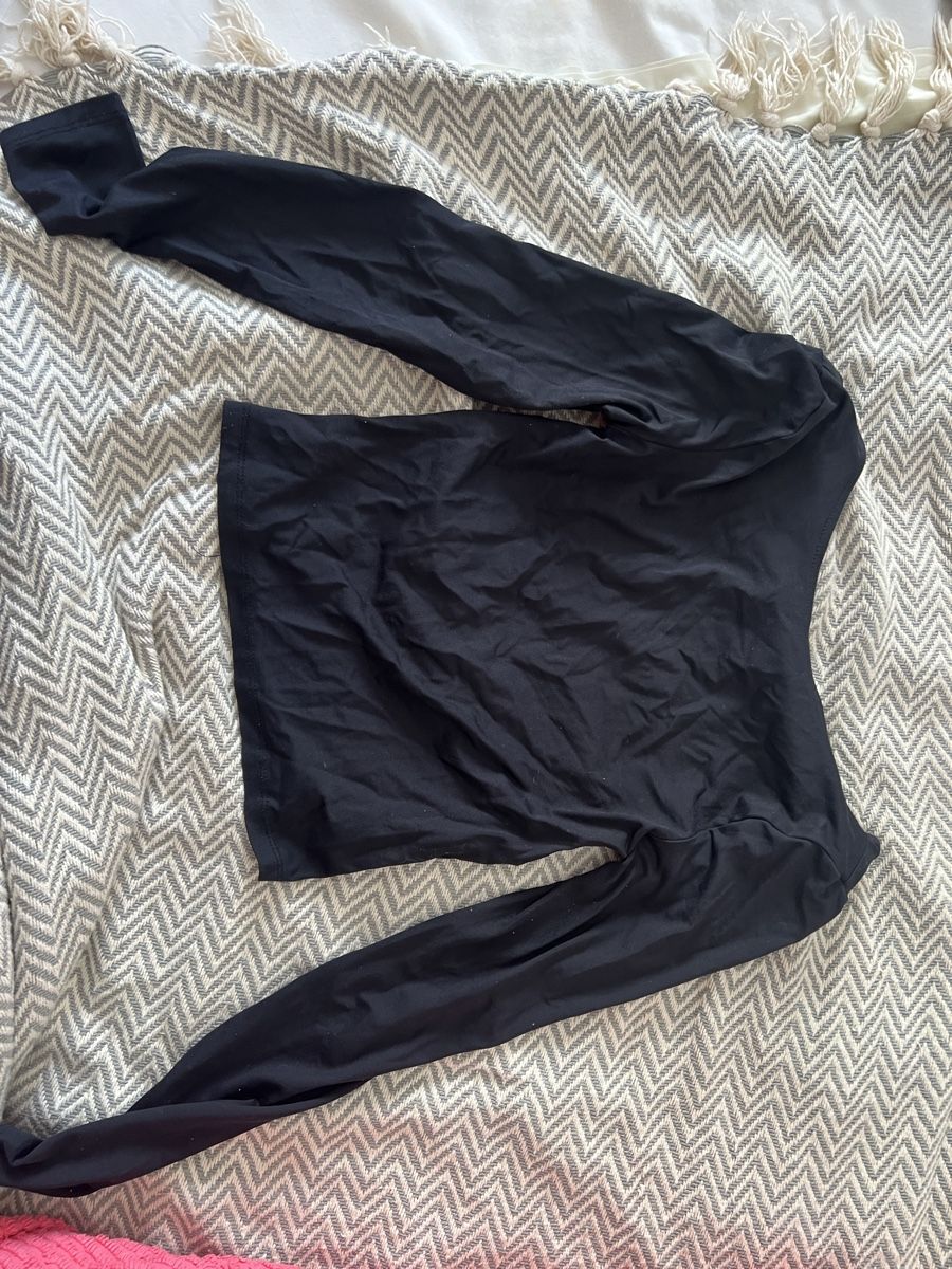 Pull&Bear Tops: Pull & Bear Haut noir taille S bon état – Gebraucht aus Le Grand-Saconnex von sol_jqk7