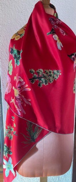 Fabric Frontline Foulards, Tücher & Schals: Seidenschal Fabric Frontline – Neu (gemäss Beschreibung) aus Zürich von Poppy108 3