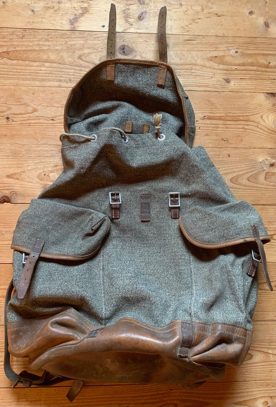 Armée suisse Sacs à dos: Gebirgsrucksack der CH Armee – D'occasion à Goldingen par Bergler012 1