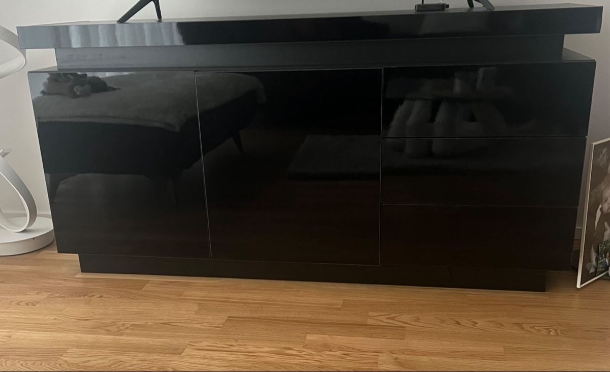 TV Möbel: TV Möbel mit RGB Licht – Gebraucht aus Zetzwil von KaselCH