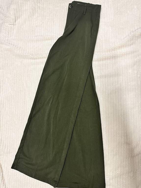 Pantaloni: Bershka Stoffhose  – Usato da Fribourg venduto da hel_7rf2 1