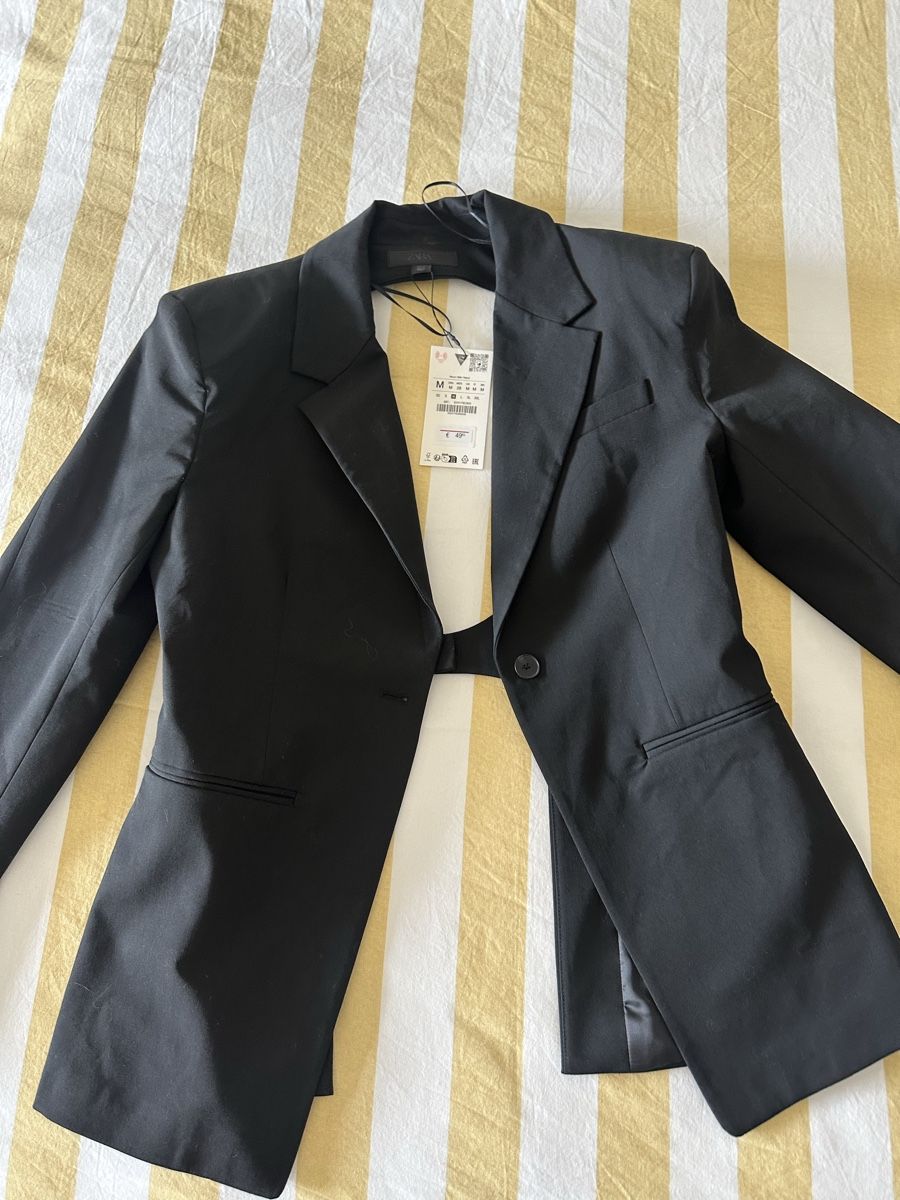 Zara Vestes: Blazer with open back  – Neuf avec emballage d'origine à Buchrain par Franciscacsousa