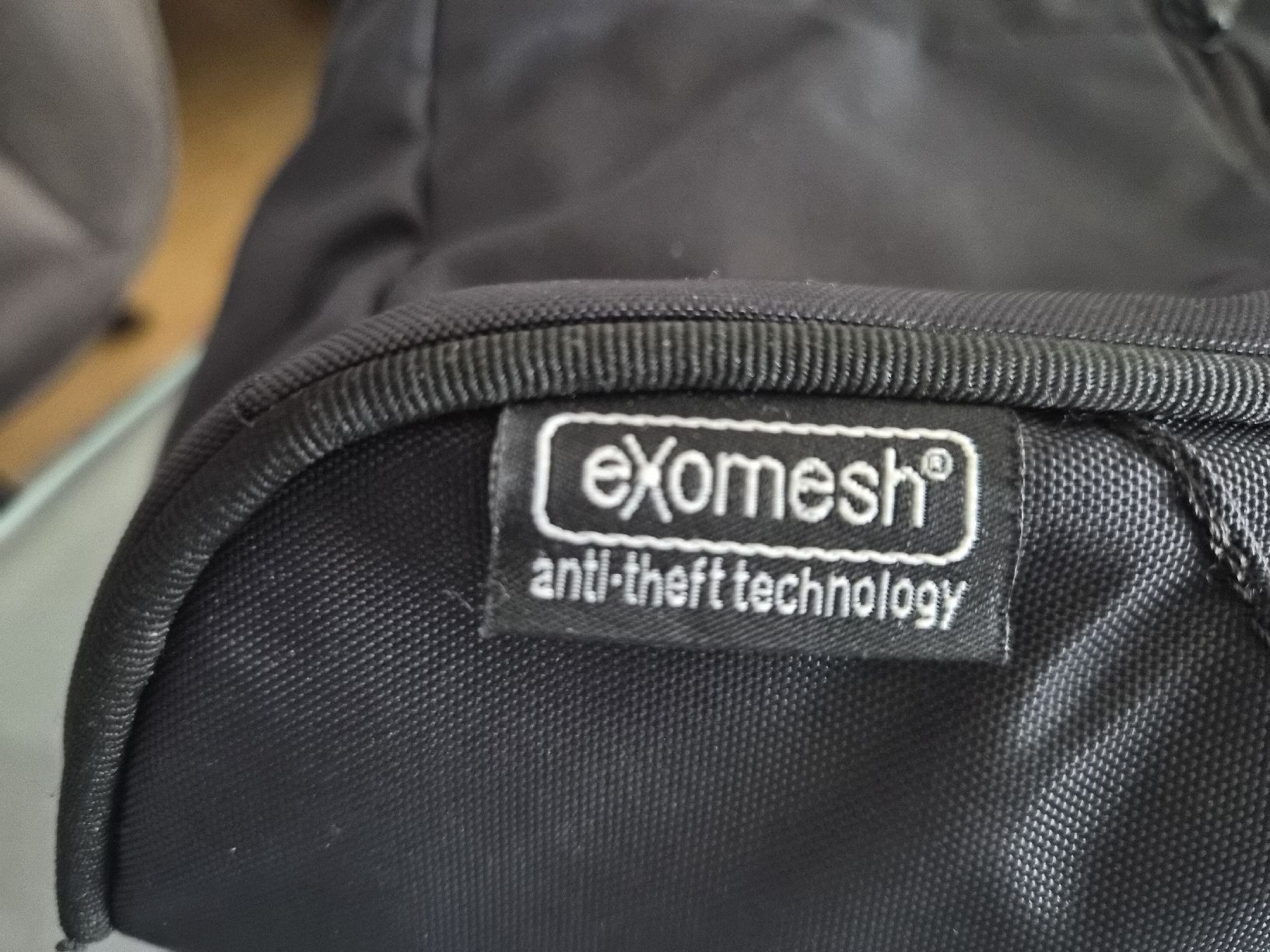 Pacsafe Borse: Umhängetasche Pacsafe Ls100 schwarz. – Usato da Basel venduto da dhe_qbg8 2