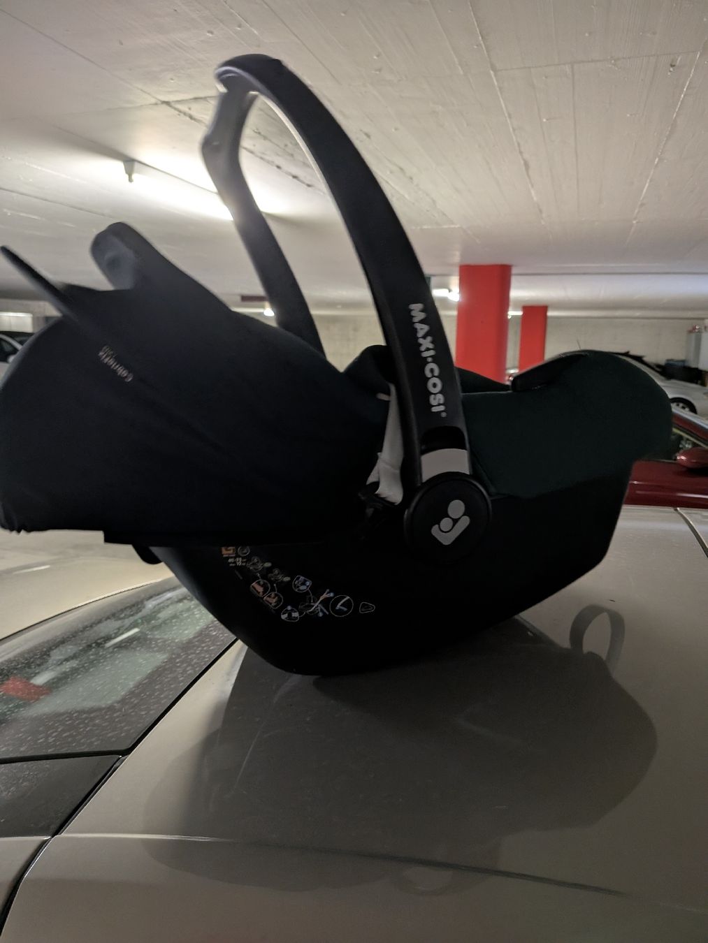 Maxi-Cosi Seggiolini per auto: Maxi Cosi Cabrio Fix I Size + Base – Usato da Schlieren venduto da ric_pxm8 2