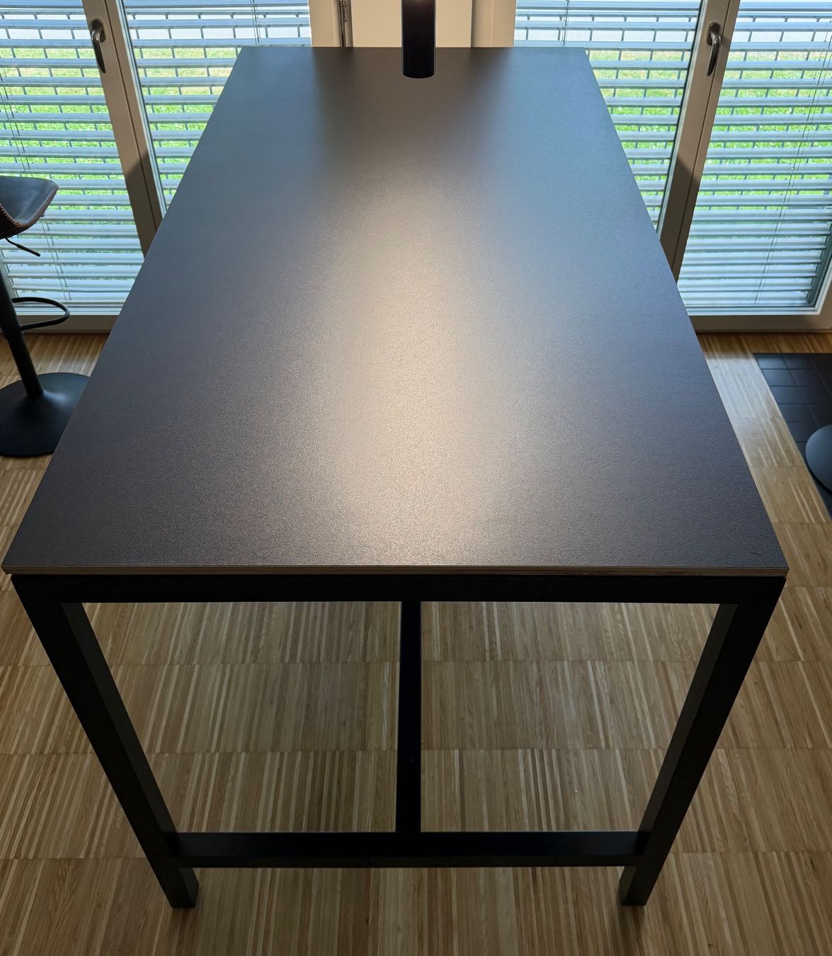 Tables: Bartisch / Stehtisch, schwarz, 200 x 100 x 110 cm – D'occasion à Zürich par samirf03